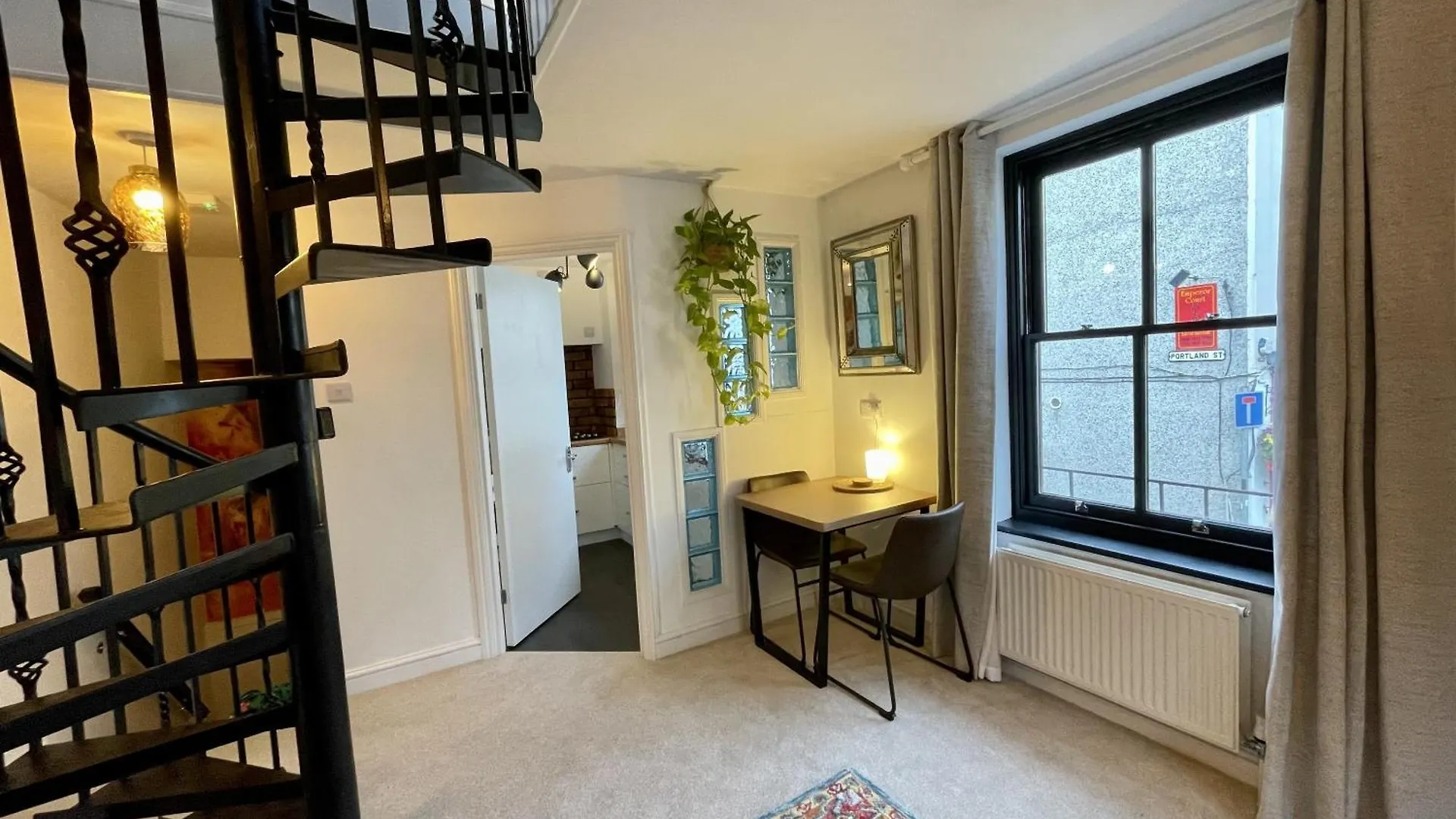 Cosy Oasis In The Heart Of Clifton Village Bristol