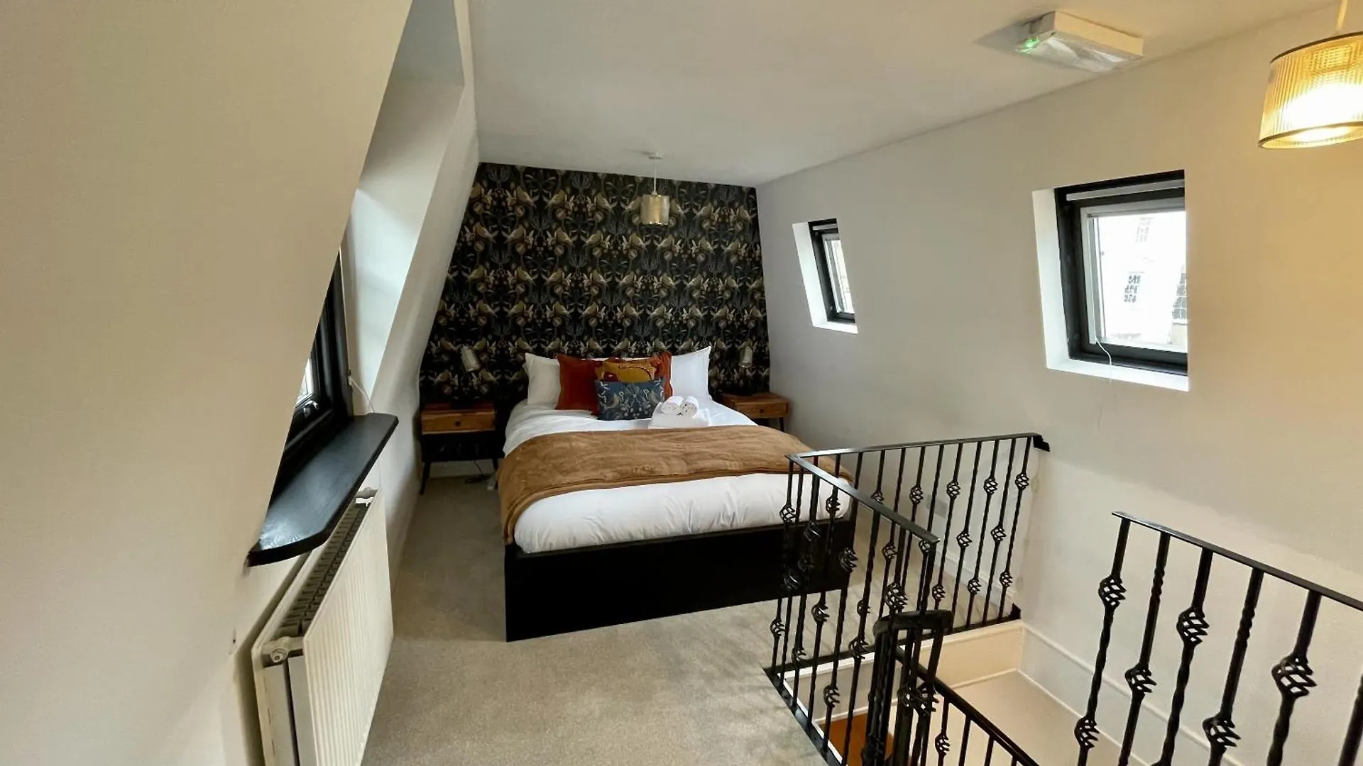 Cosy Oasis In The Heart Of Clifton Village Bristol 0*,  Storbritannien