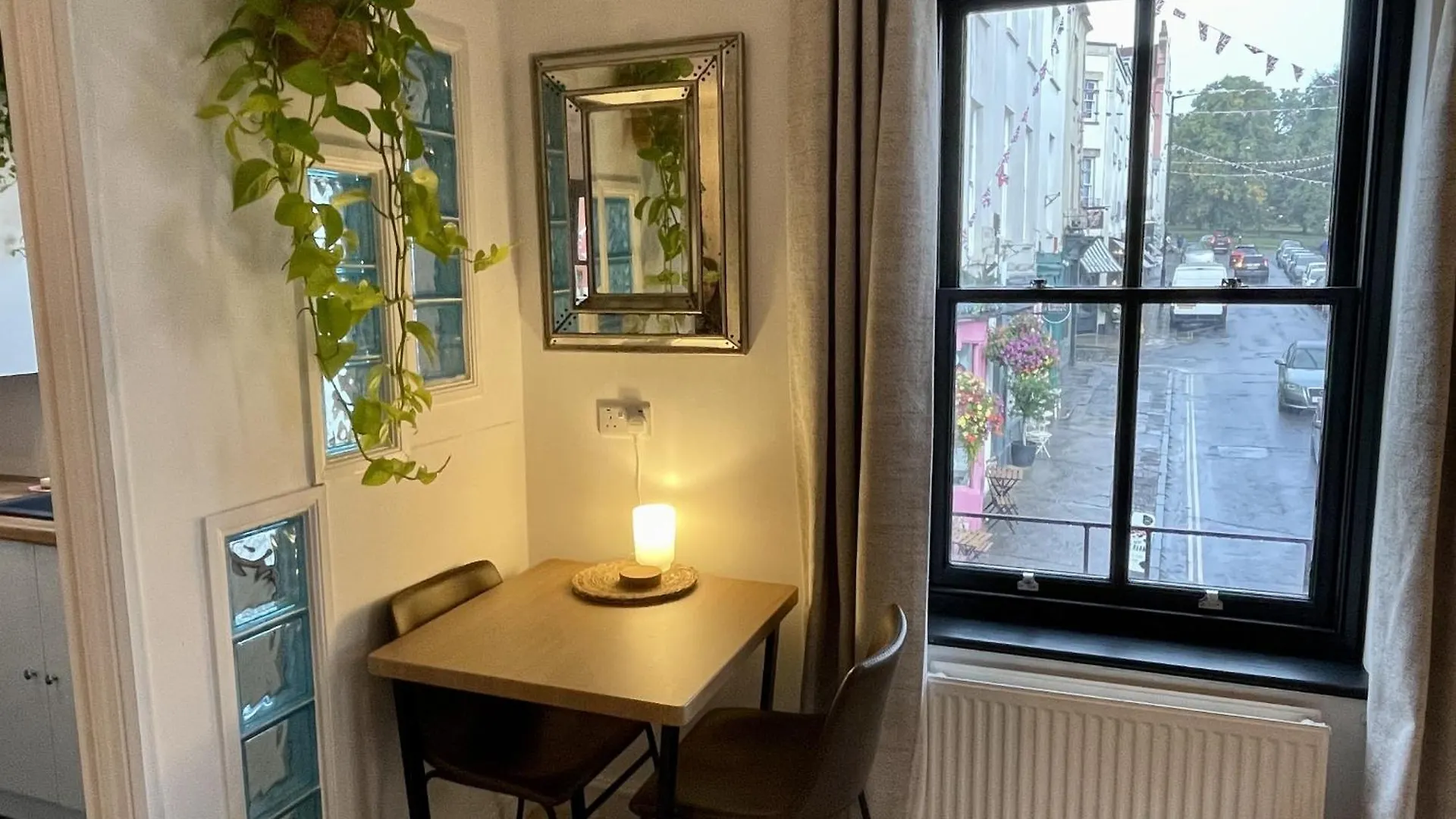 Cosy Oasis In The Heart Of Clifton Village Bristol Lejlighed